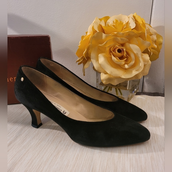 Vintage Etienne Aigner classic black suede pumps Priscilla - Picture 2 of 13